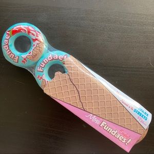 Moxi Rollerskates - Fundae Wheels Creme-de-Menthe